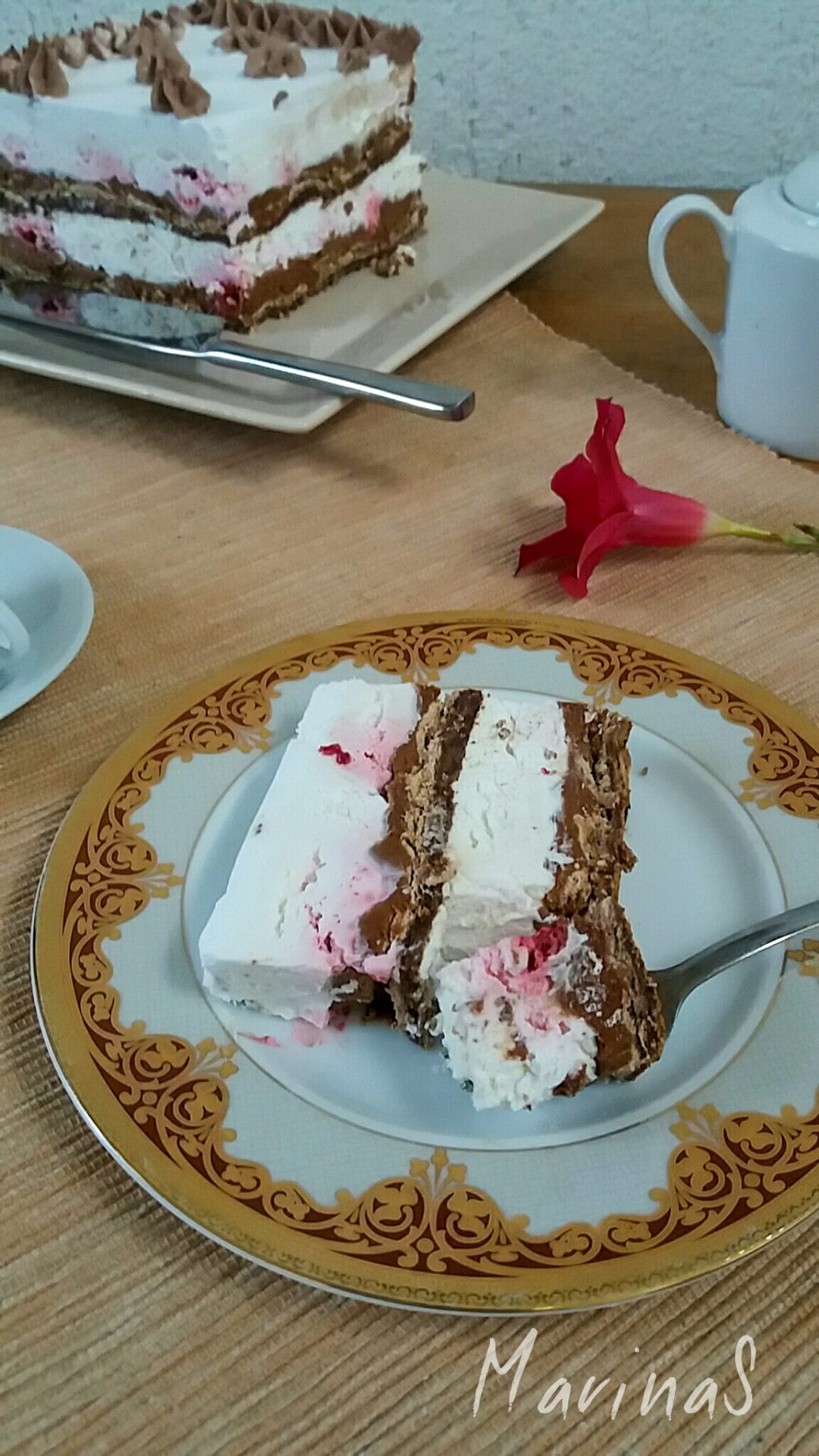 Beze-cokoladna-torta-sa-malinama-5