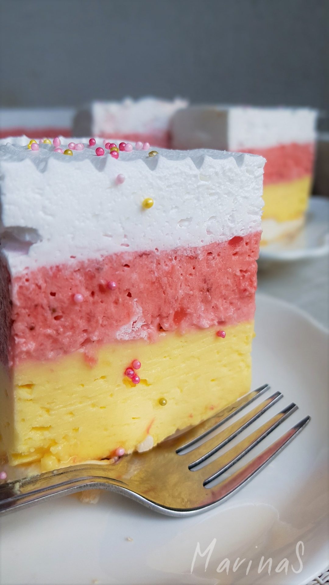 Kolac-sa-vanila-i-kremom-od-jagoda-2