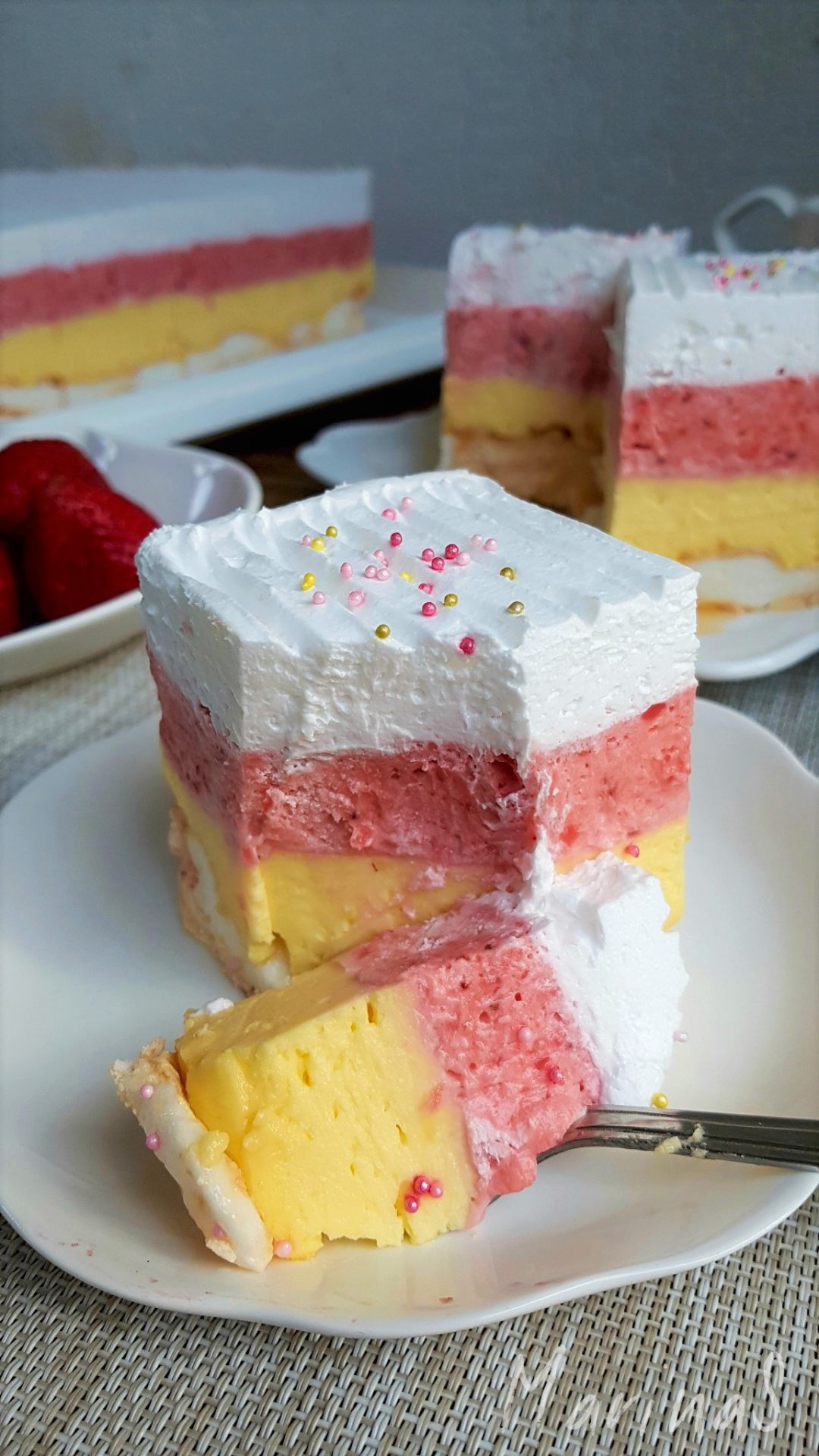 Kolac-sa-vanila-i-kremom-od-jagoda-3