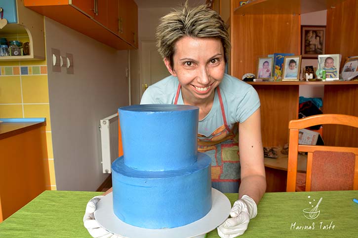 Torta-na-sprat-dekorisana-slagom-2