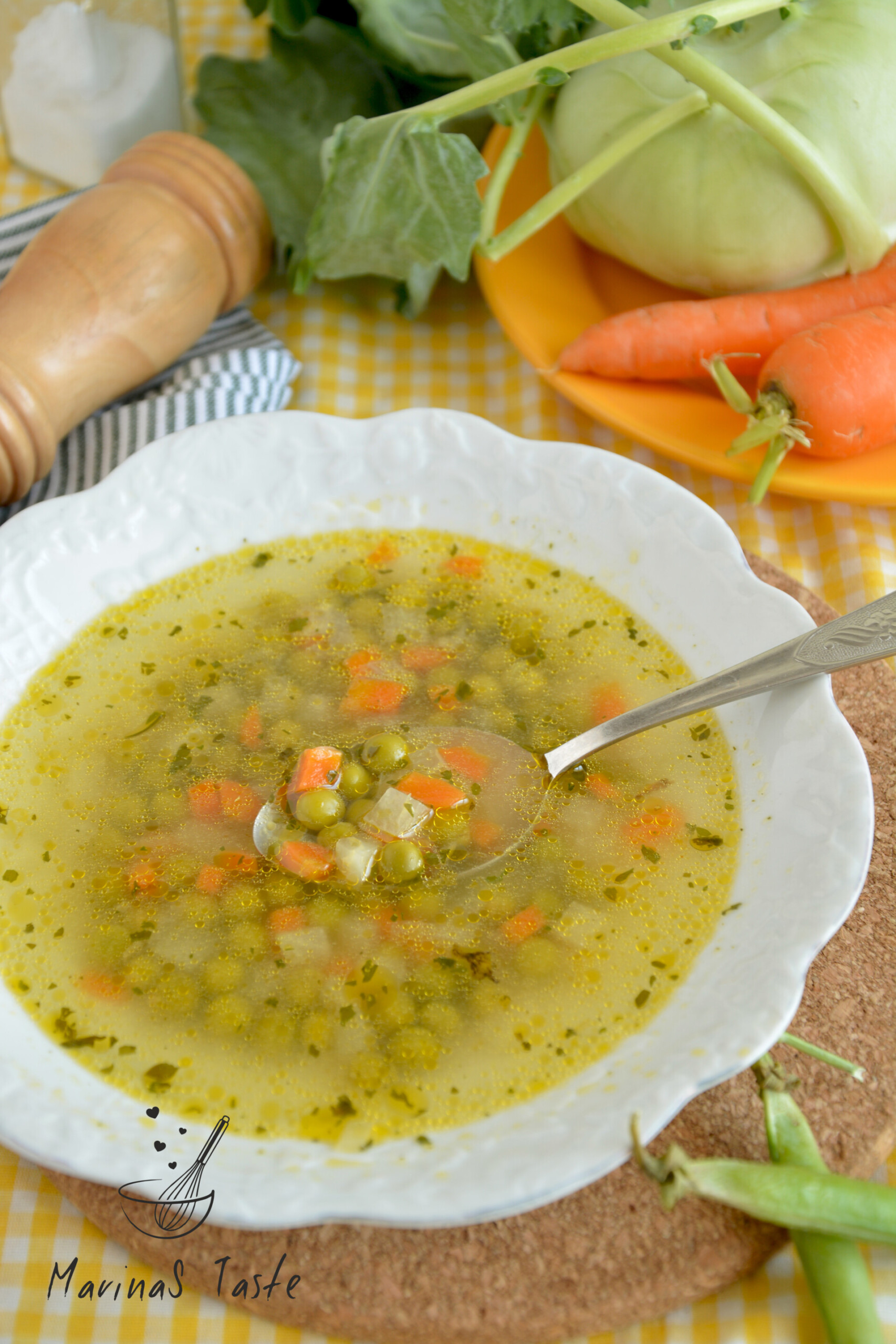Corba-od-graska-kelerabe-i-sargarepe-3