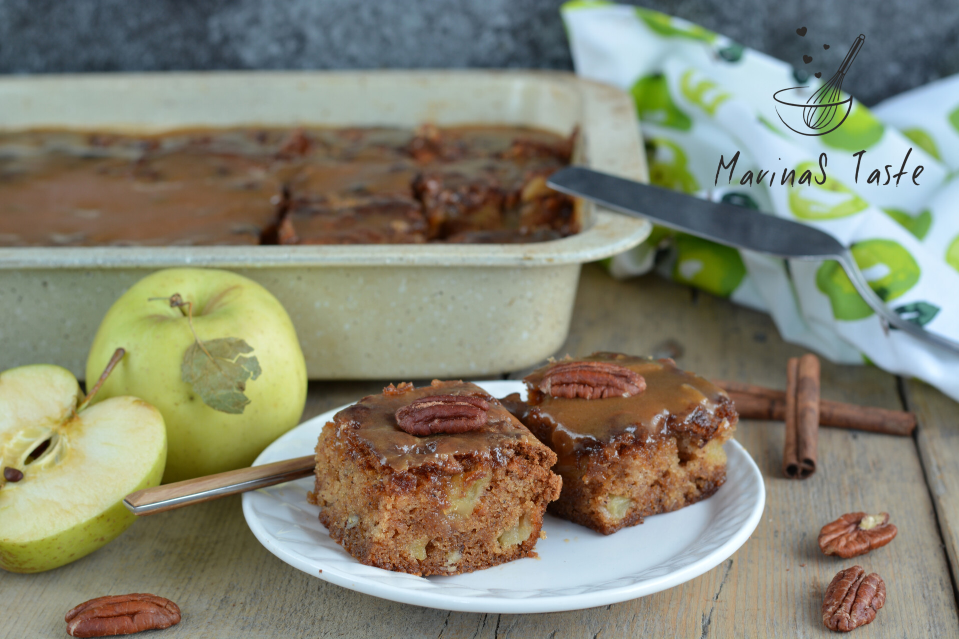 Kolac-sa-jabukama-i-karamelom-1