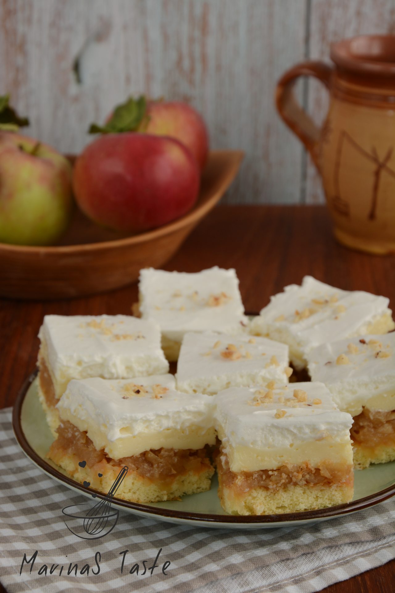 Kolac-sa-jabukama-i-kremom-3