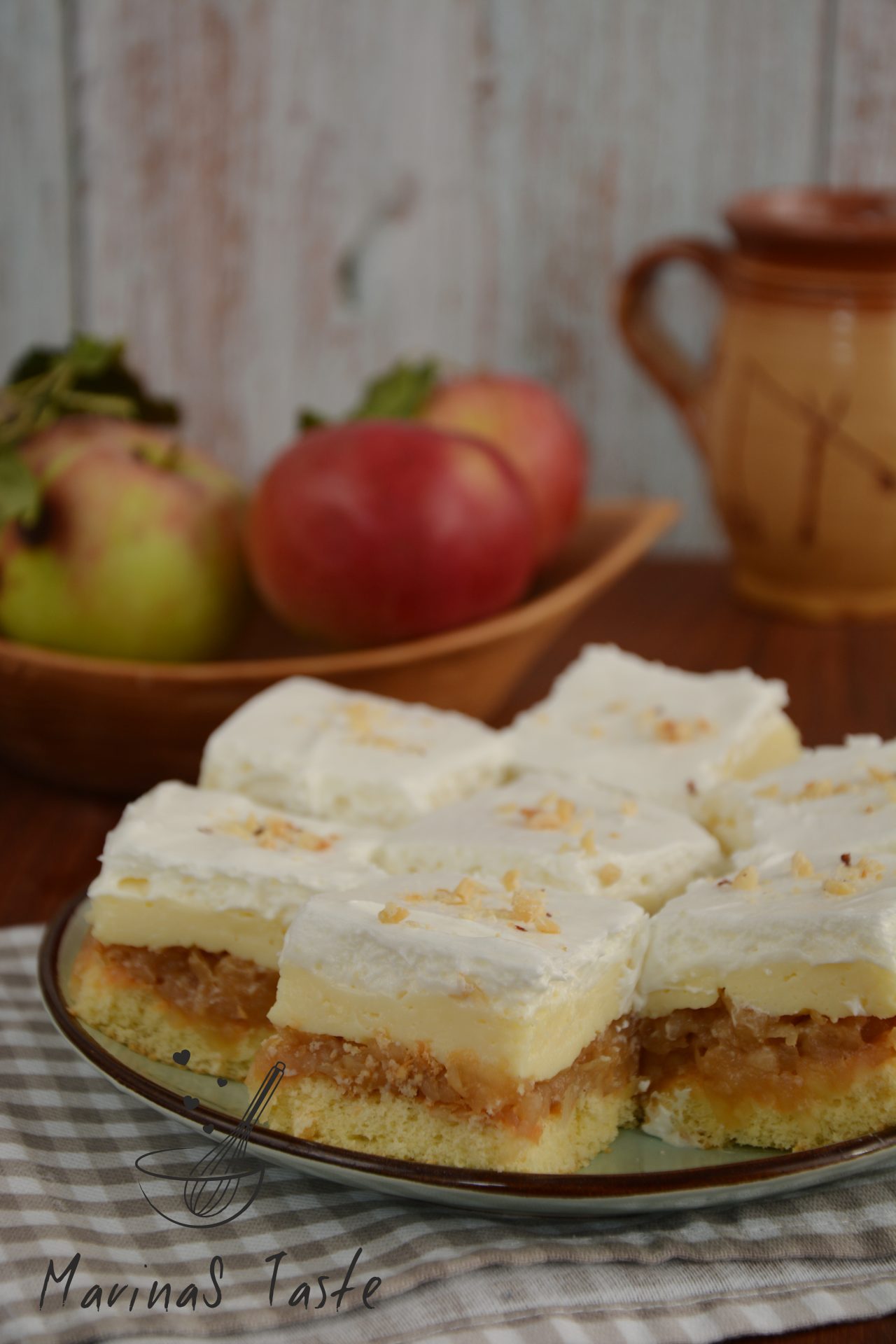 Kolac-sa-jabukama-i-kremom-4