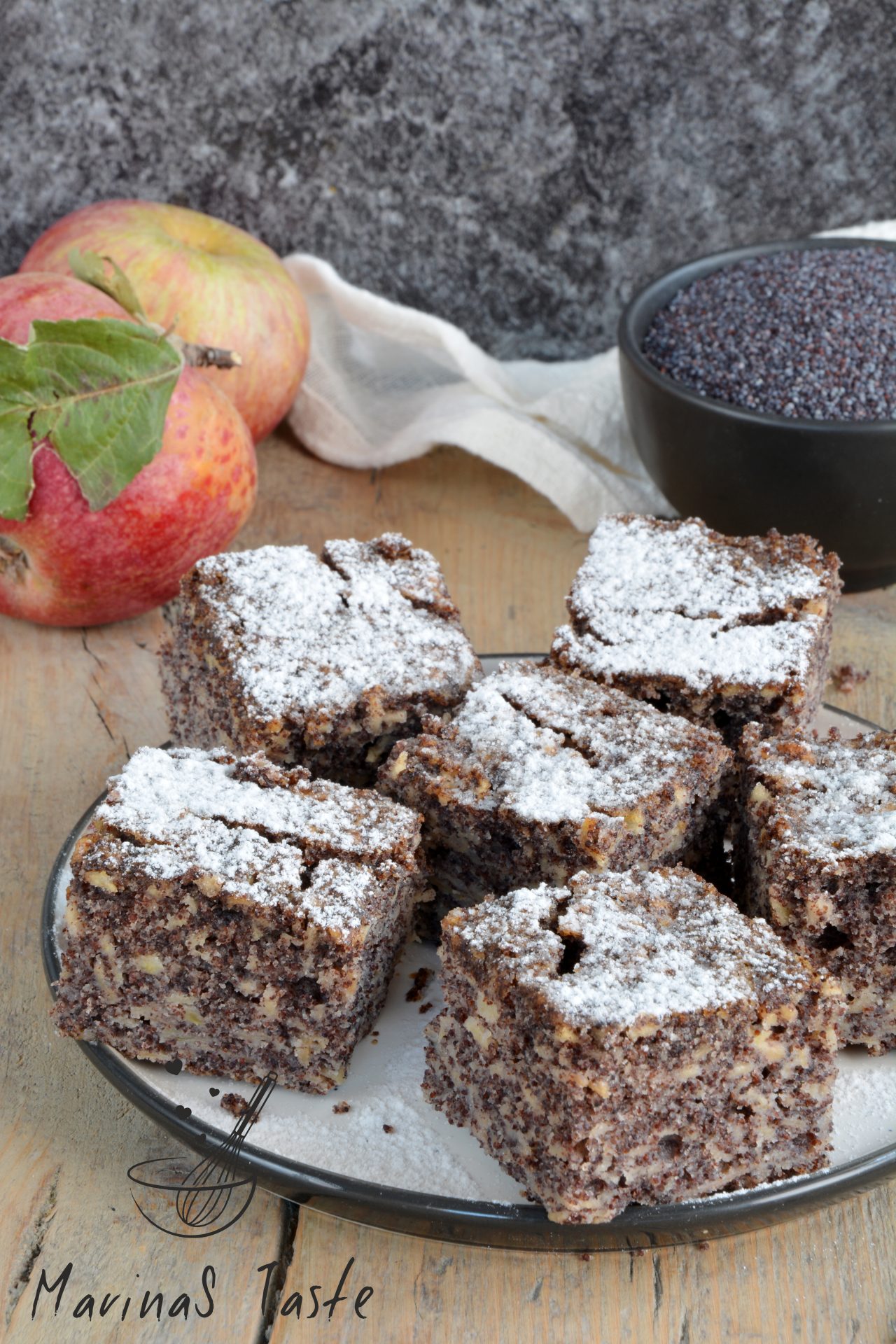 Brzi-kolac-sa-makom-i-jabukama-1