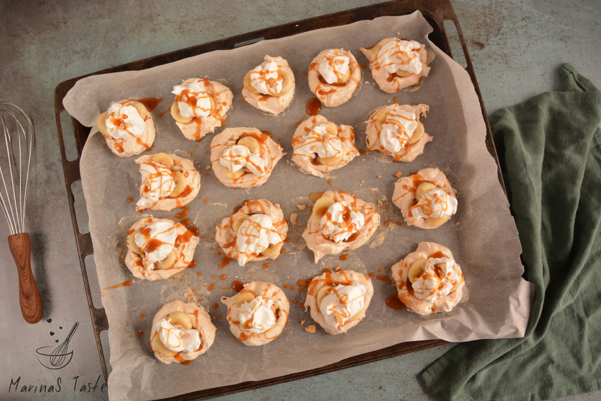 Mini-Banoffee-Pavlove-1