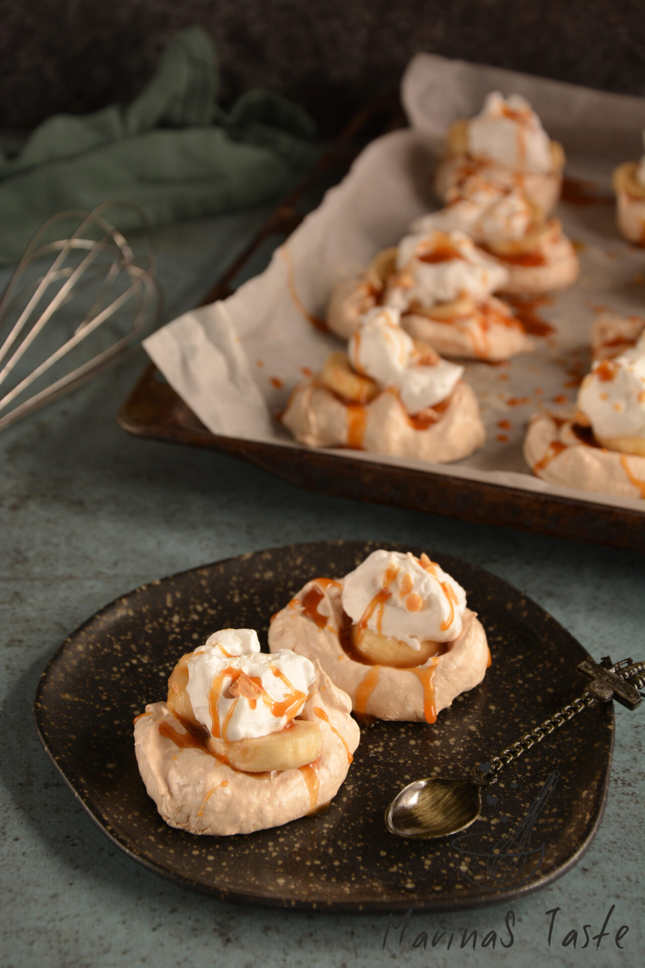 Mini-Banoffee-Pavlove-2
