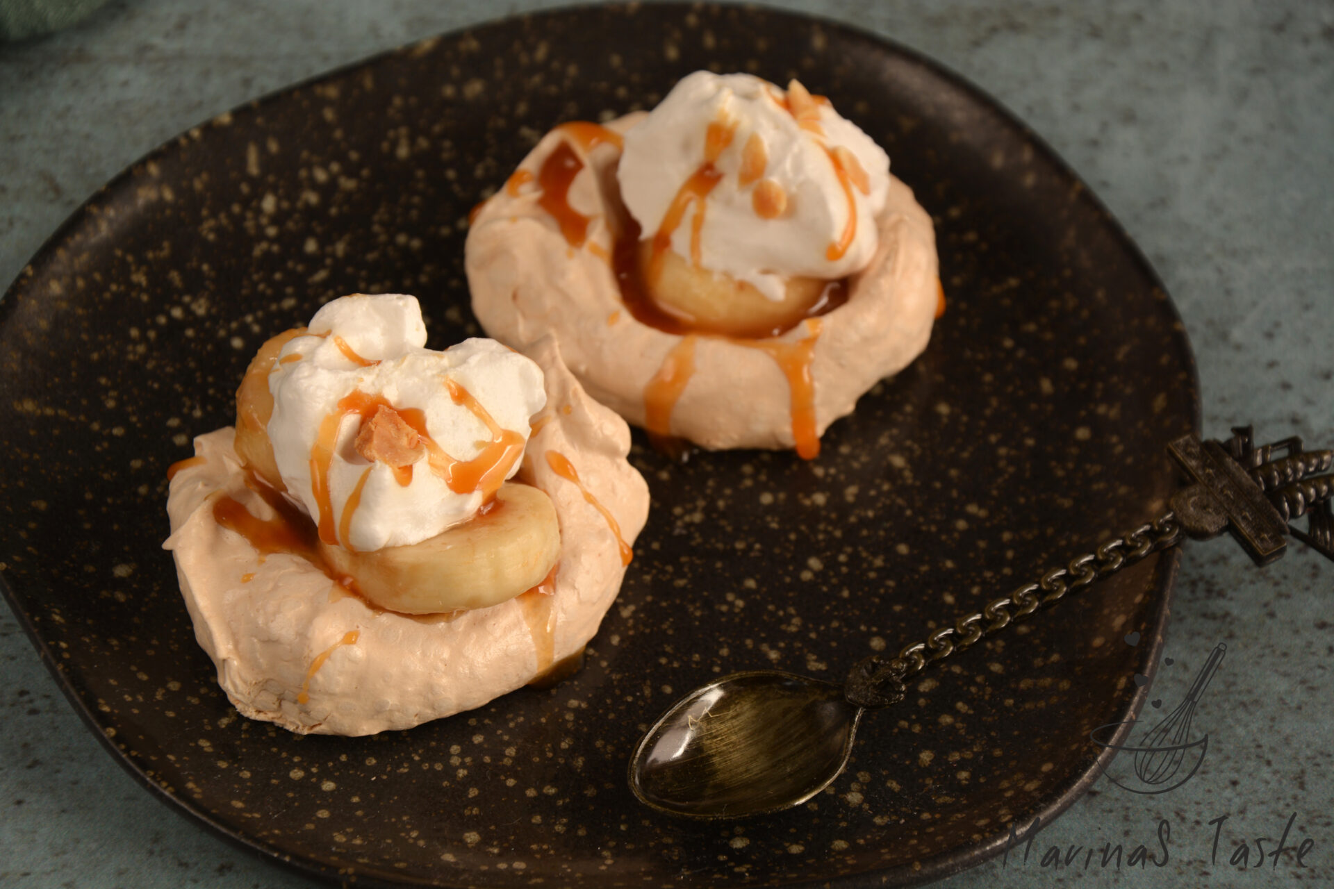 Mini-Banoffee-Pavlove-5