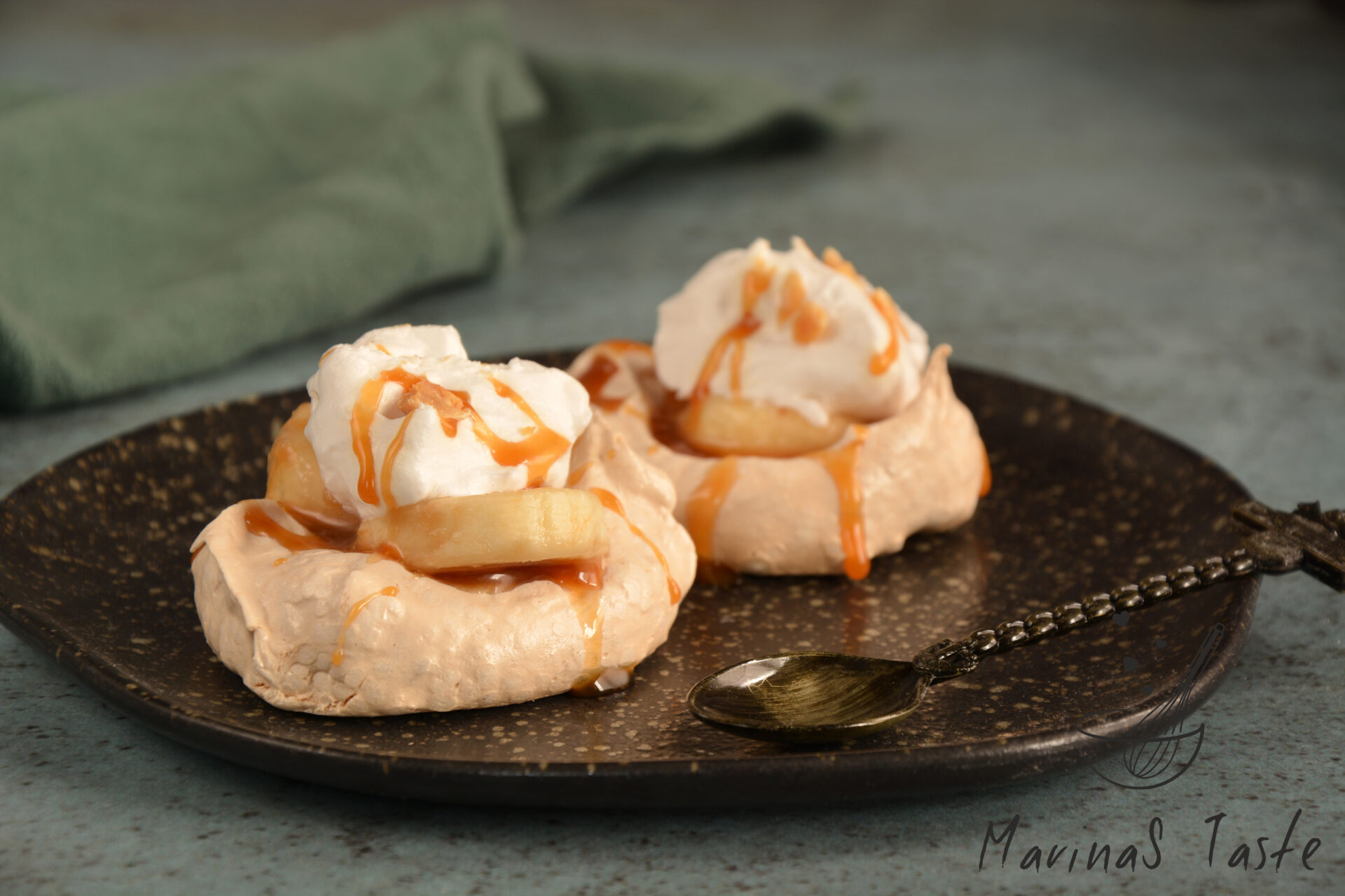 Mini-Banoffee-Pavlove-6